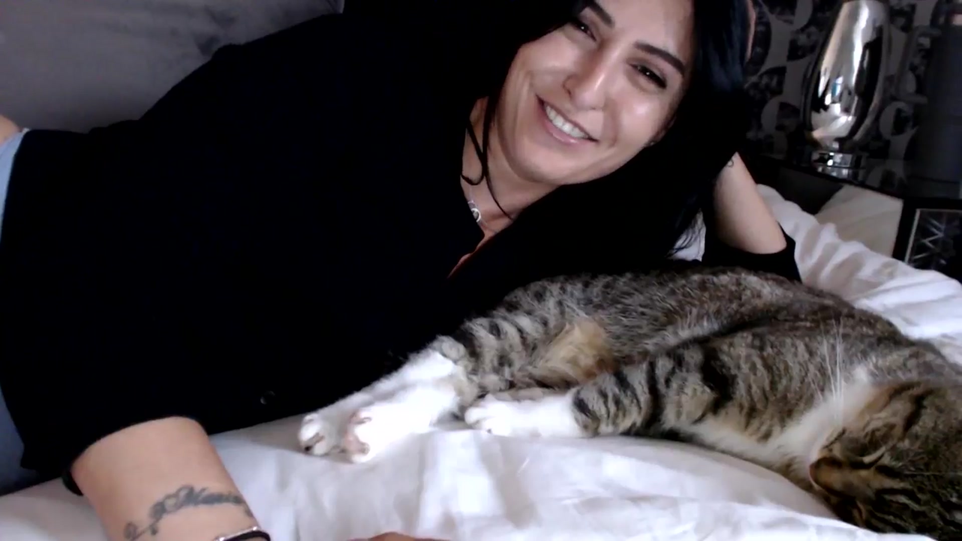 Gallery image thumbnail from Leyla2's myfreecams stream on, 09/23/2024, 12:49 image 2 of 20