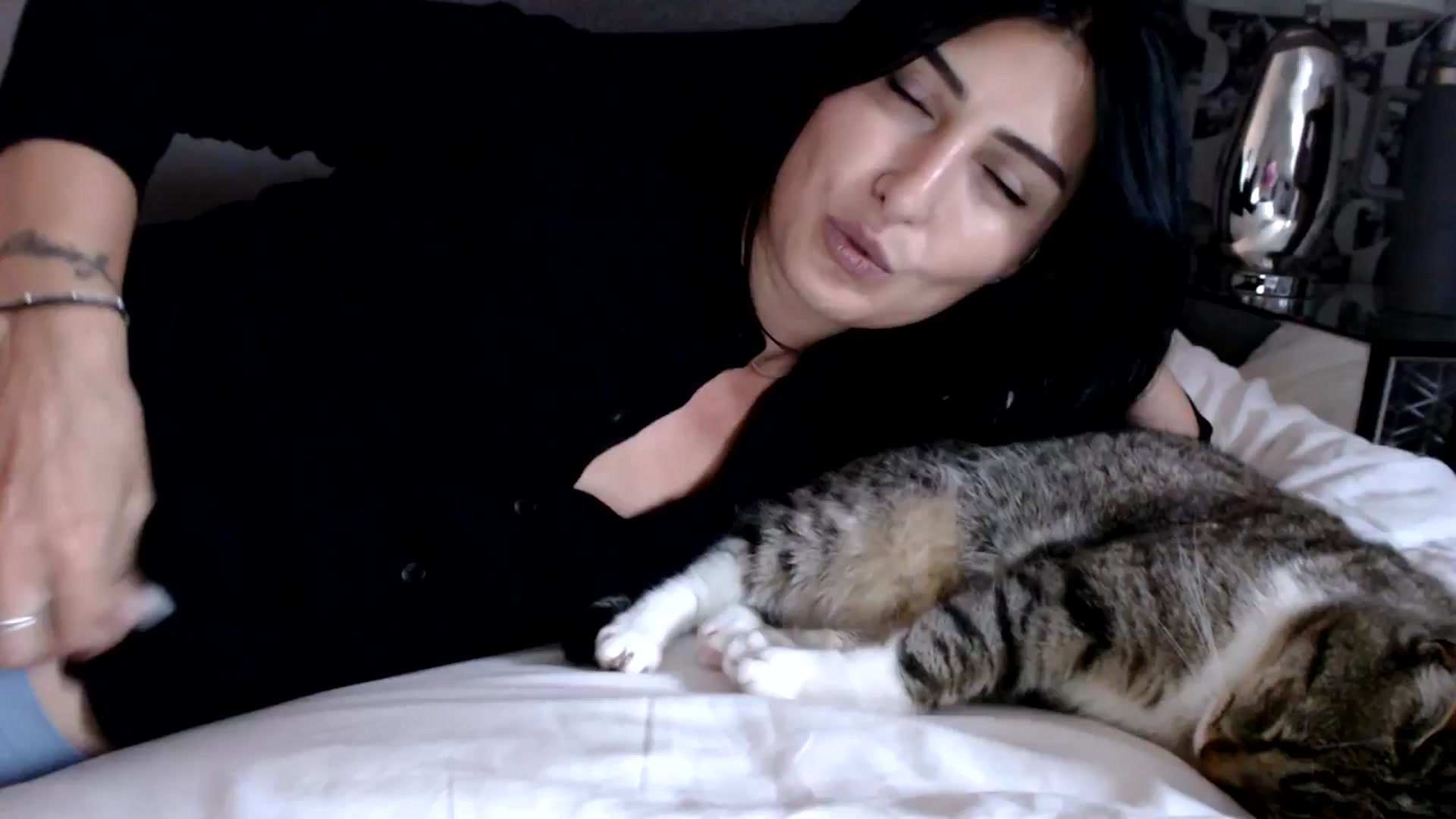 Gallery image thumbnail from Leyla2's myfreecams stream on, 09/23/2024, 12:49 image 1 of 20