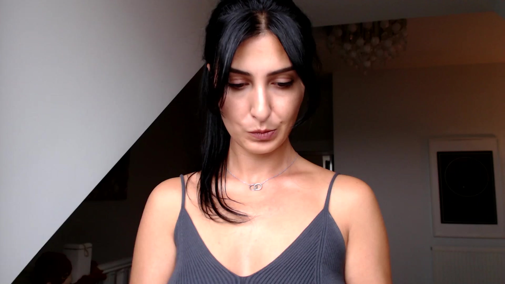 Gallery image thumbnail from Leyla2's myfreecams stream on, 09/23/2024, 12:49 image 17 of 20