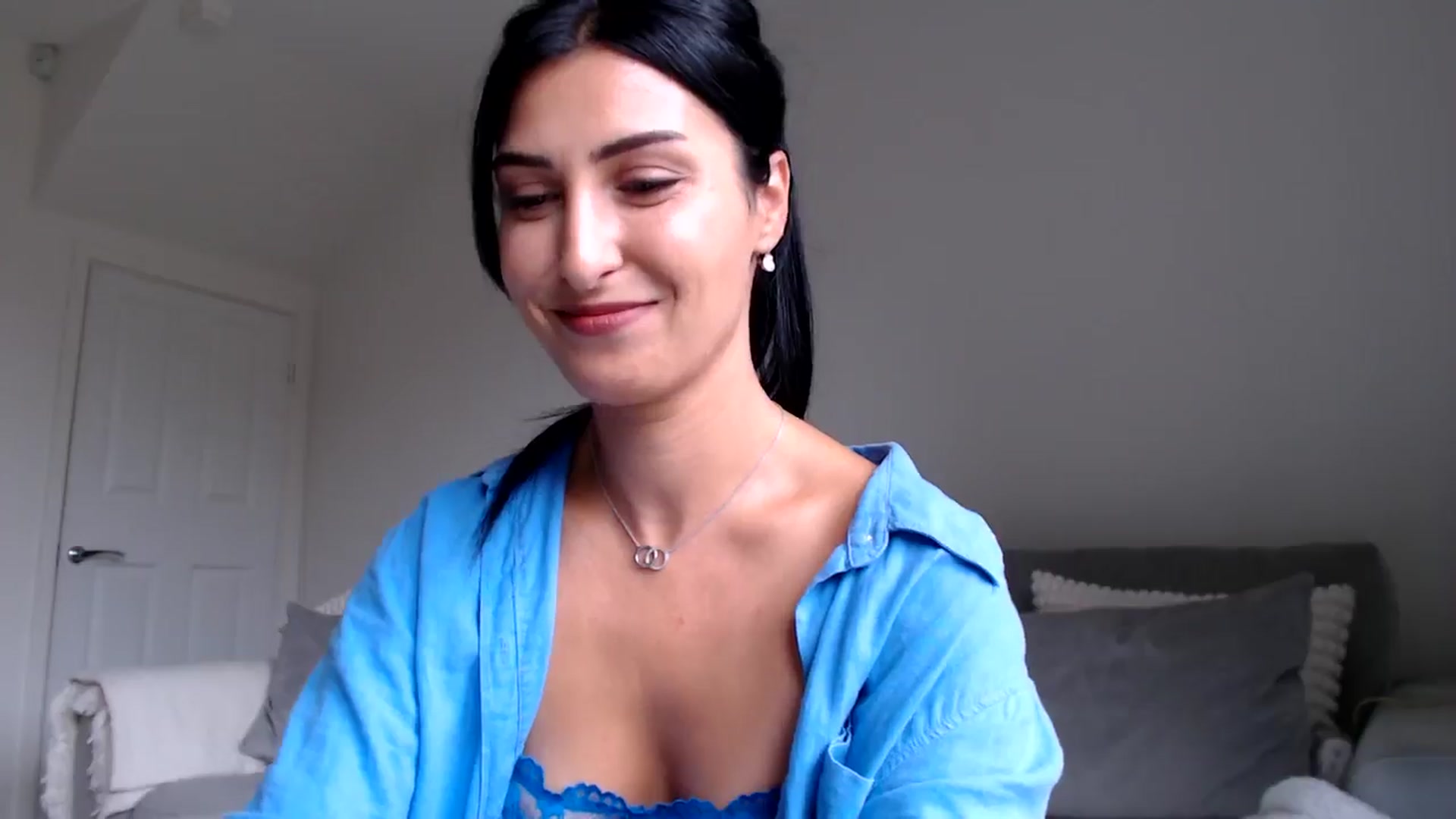 Gallery image thumbnail from Leyla2's myfreecams stream on, 09/25/2024, 12:59 image 10 of 20