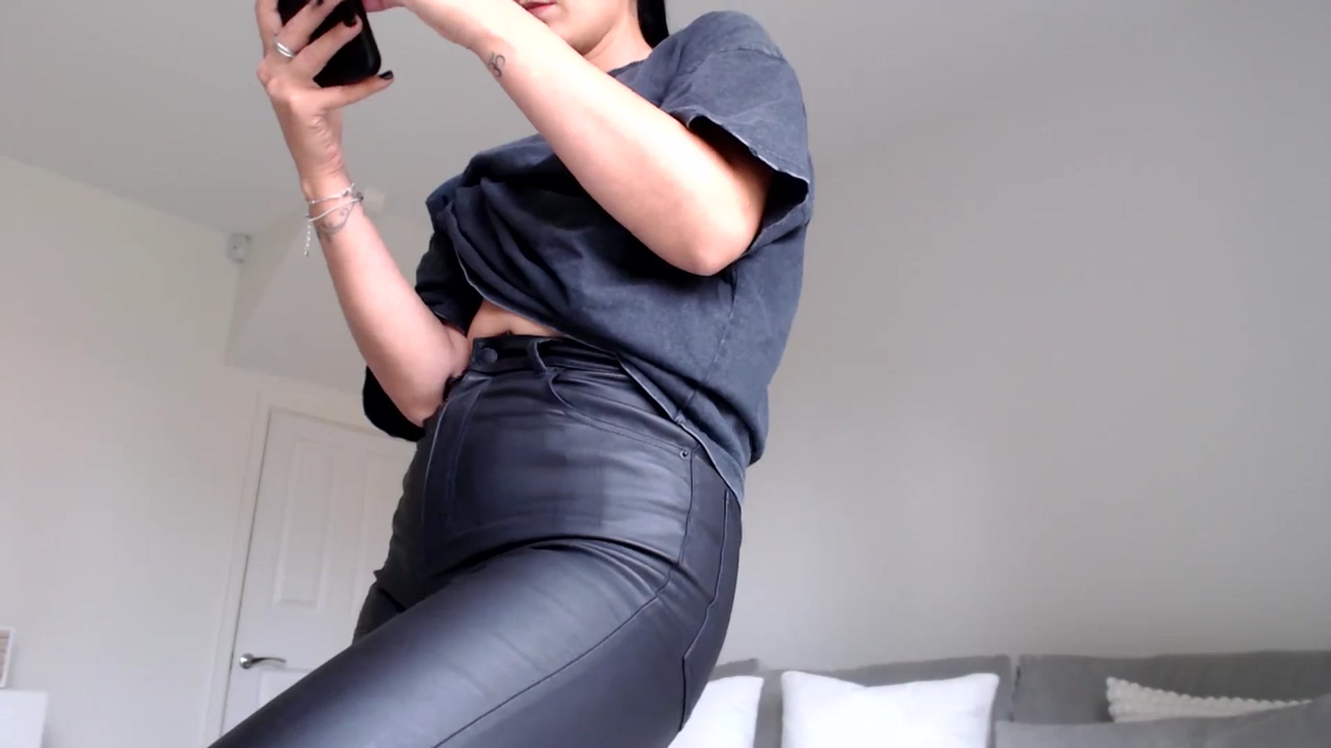 Gallery image thumbnail from Leyla2's myfreecams stream on, 09/25/2024, 14:37 image 2 of 20