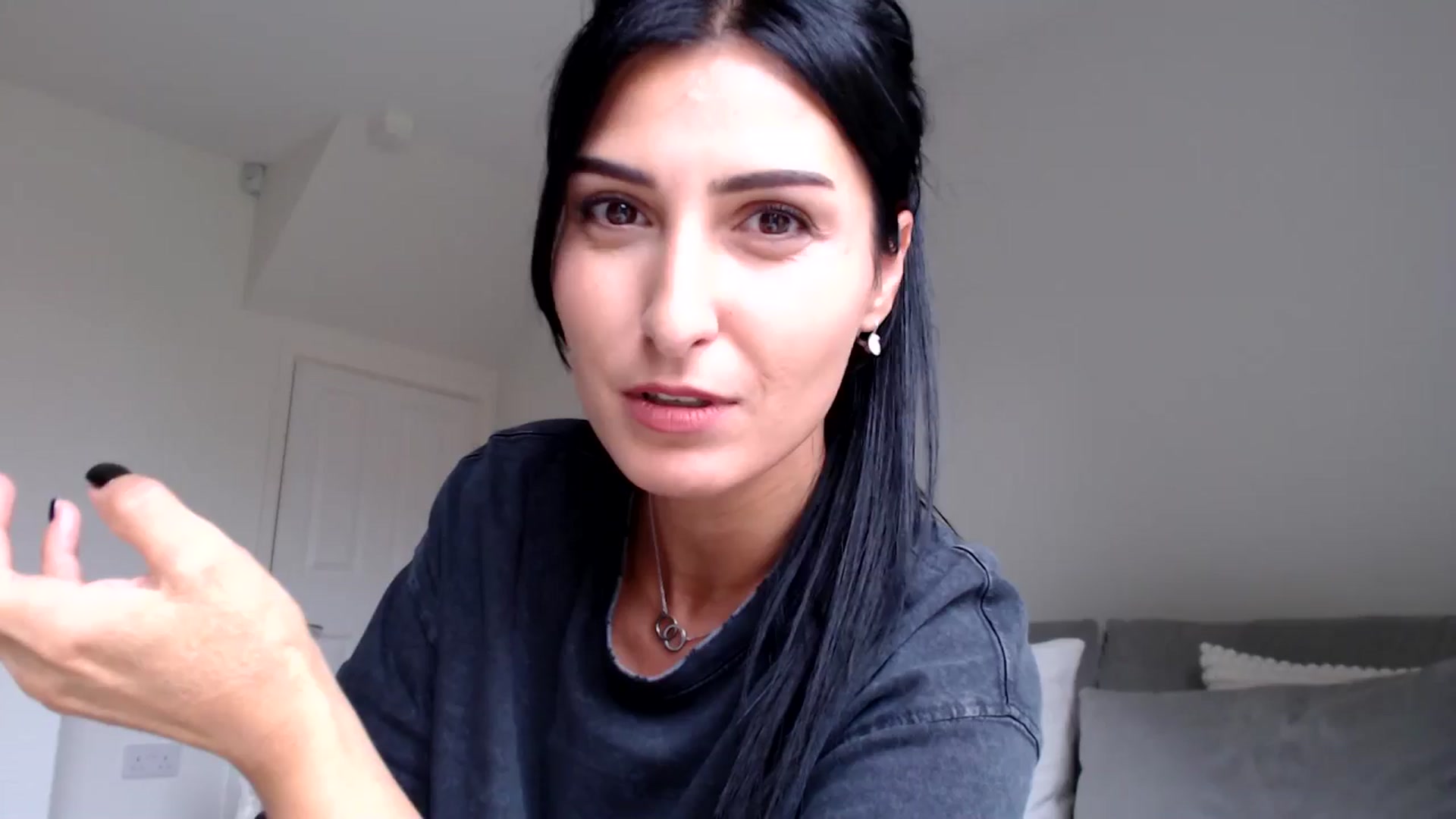 Gallery image thumbnail from Leyla2's myfreecams stream on, 09/25/2024, 14:37 image 1 of 20