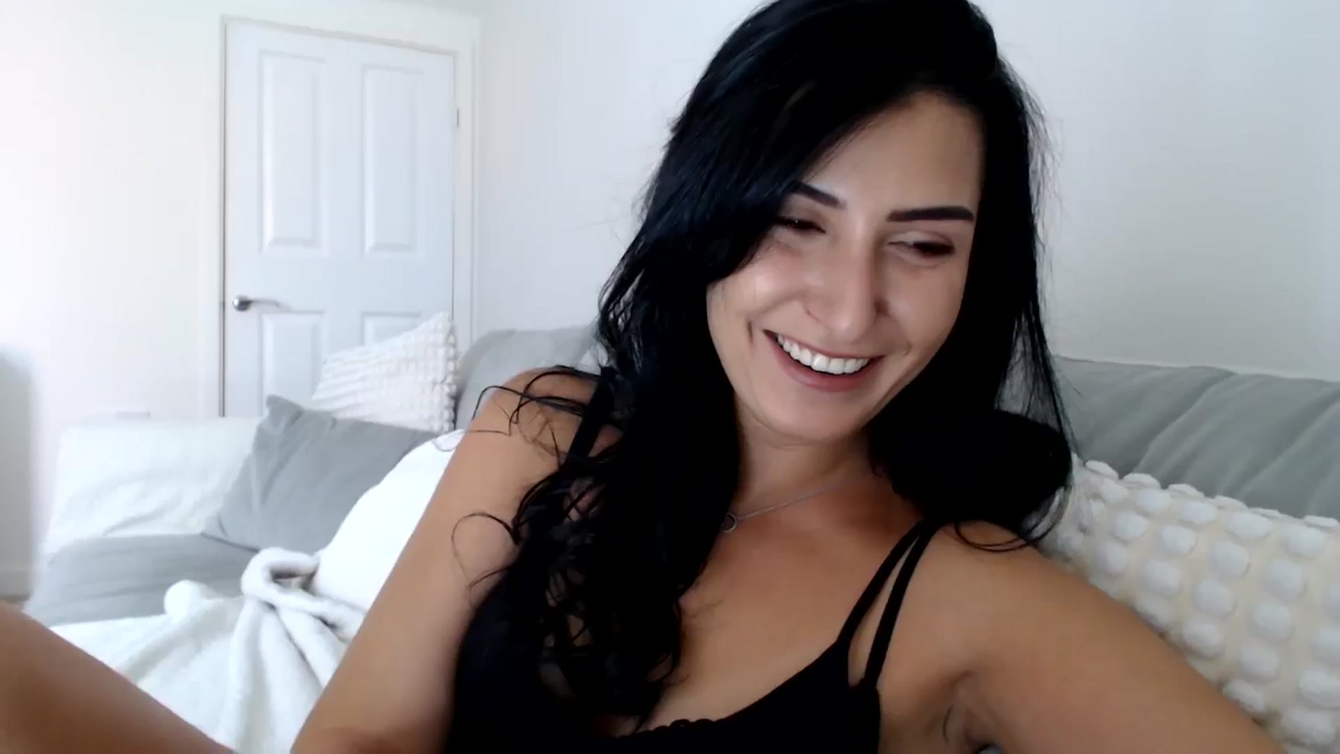 Gallery image thumbnail from Leyla2's myfreecams stream on, 10/03/2024, 12:17 image 16 of 20