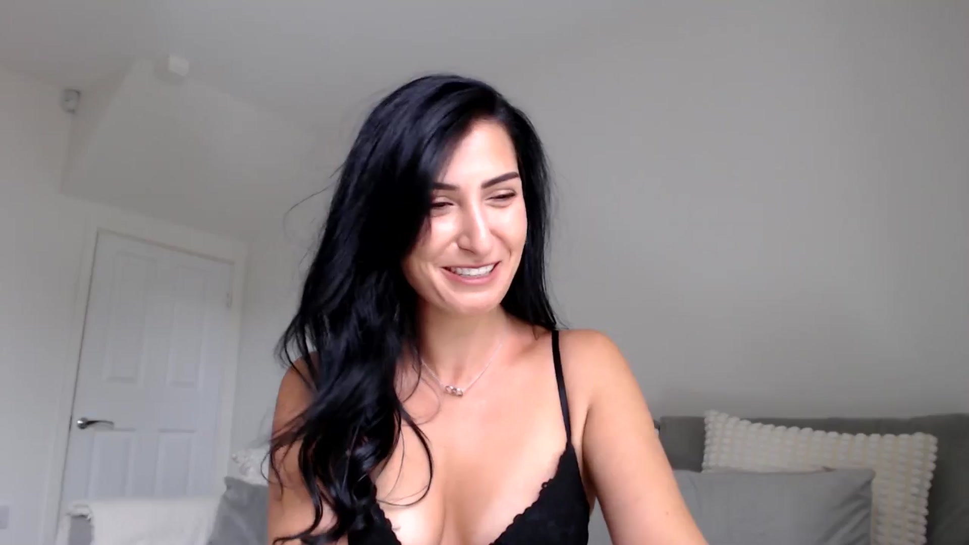 Gallery image thumbnail from Leyla2's myfreecams stream on, 10/03/2024, 13:32 image 7 of 20