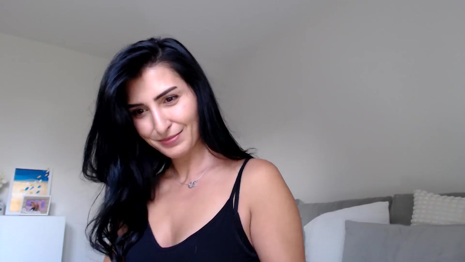 Gallery image thumbnail from Leyla2's myfreecams stream on, 10/03/2024, 13:32 image 18 of 20