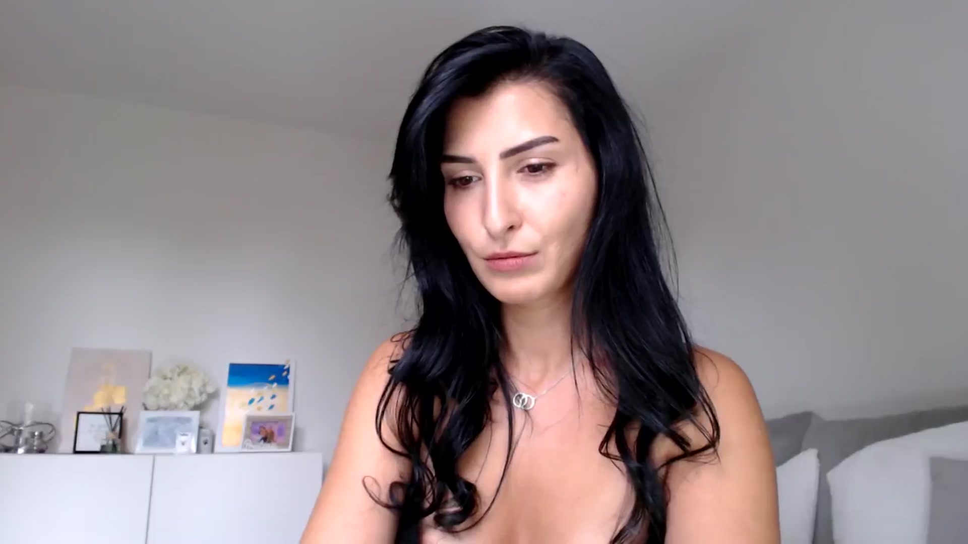 Gallery image thumbnail from Leyla2's myfreecams stream on, 10/03/2024, 13:32 image 10 of 20