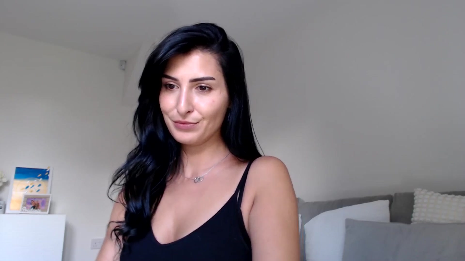 Gallery image thumbnail from Leyla2's myfreecams stream on, 10/03/2024, 13:32 image 19 of 20