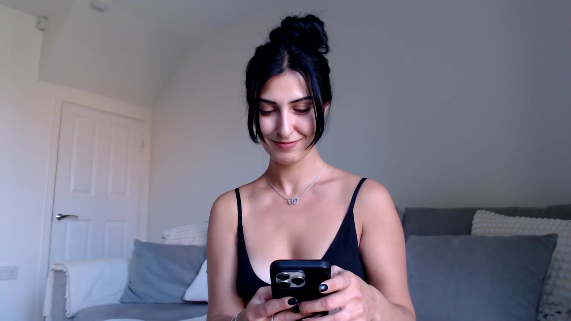 Gallery image thumbnail from Leyla2's myfreecams stream on, 10/04/2024, 10:41 image 15 of 20