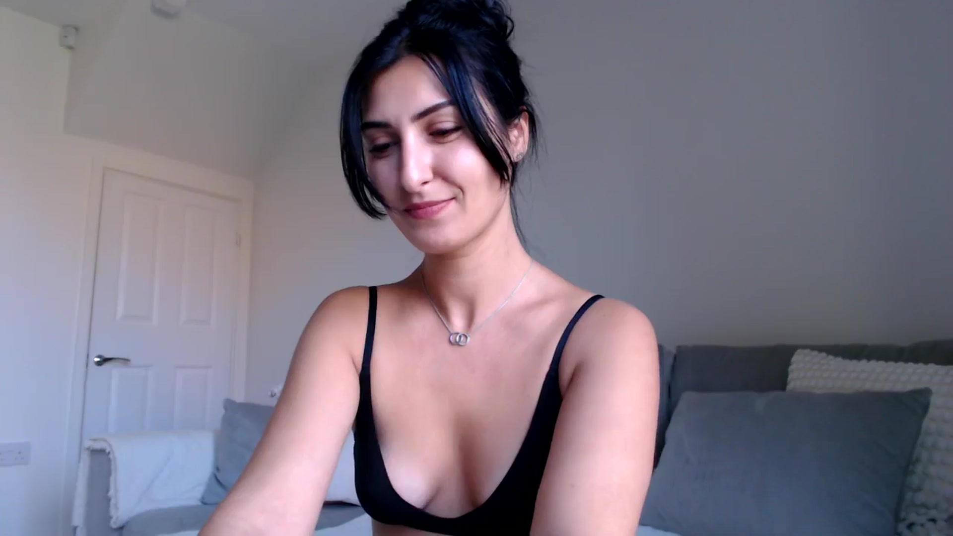 Gallery image thumbnail from Leyla2's myfreecams stream on, 10/04/2024, 10:41 image 18 of 20