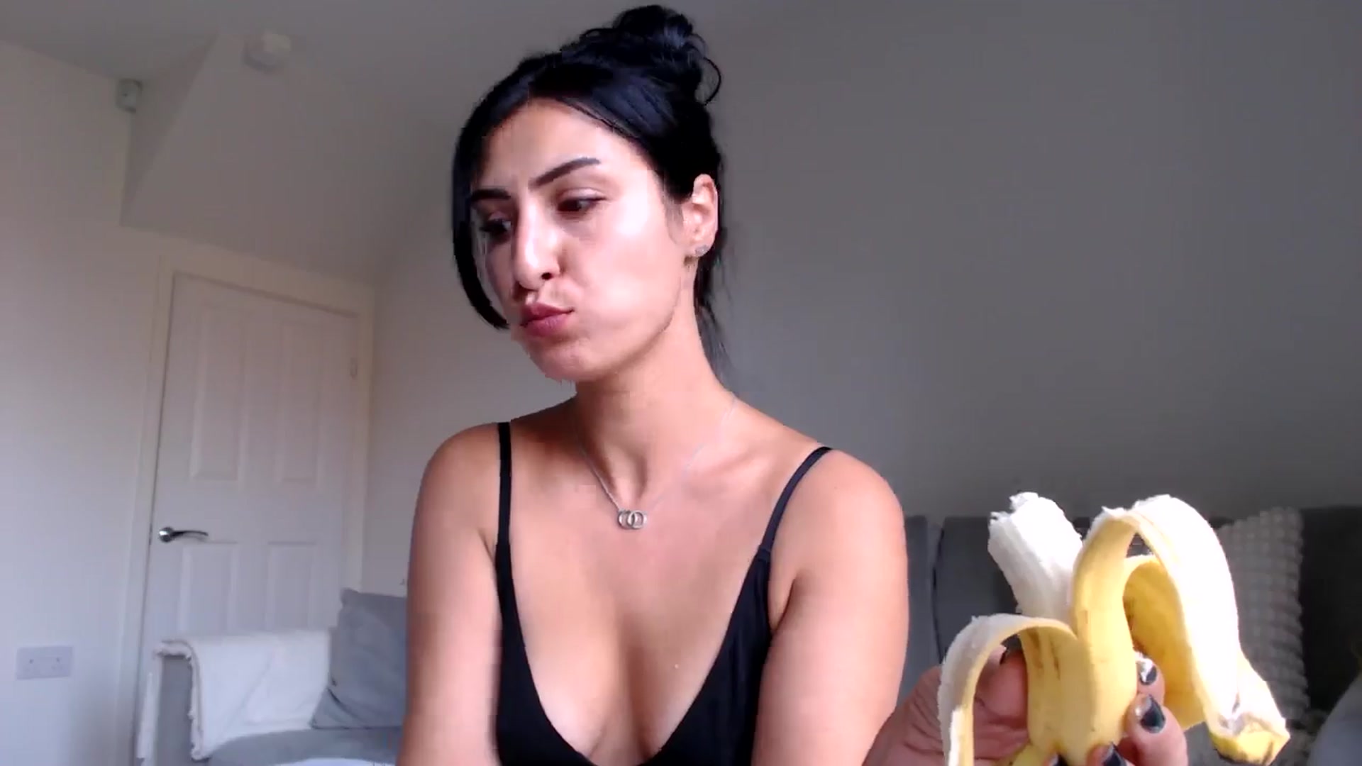 Gallery image thumbnail from Leyla2's myfreecams stream on, 10/04/2024, 11:40 image 16 of 20