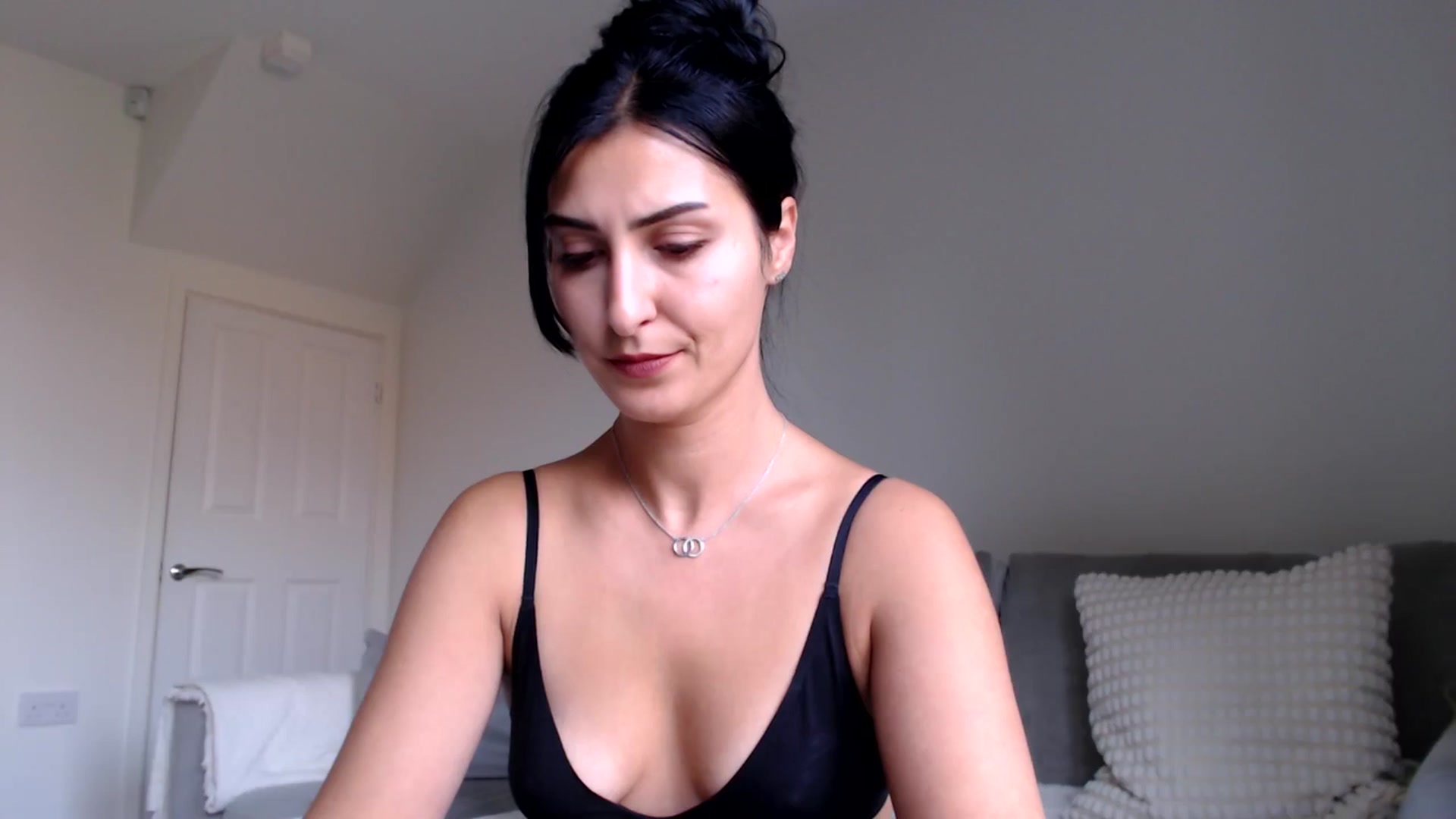 Gallery image thumbnail from Leyla2's myfreecams stream on, 10/04/2024, 11:40 image 8 of 20