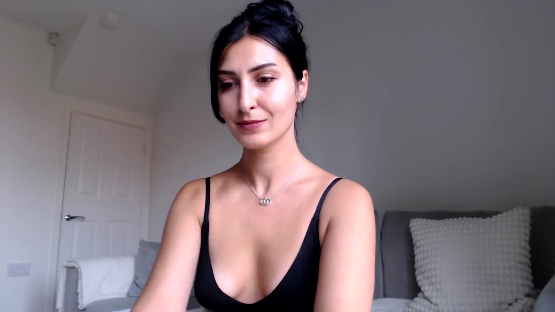 Gallery image thumbnail from Leyla2's myfreecams stream on, 10/04/2024, 11:40 image 9 of 20