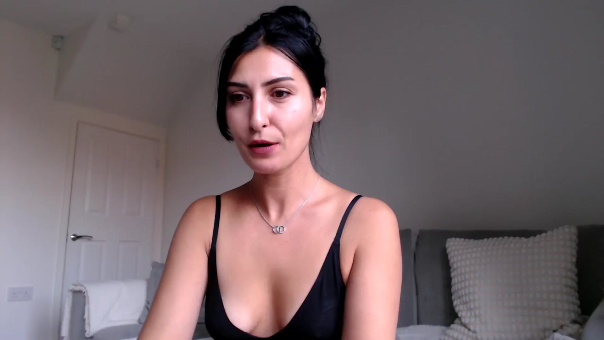 Gallery image thumbnail from Leyla2's myfreecams stream on, 10/04/2024, 11:40 image 18 of 20