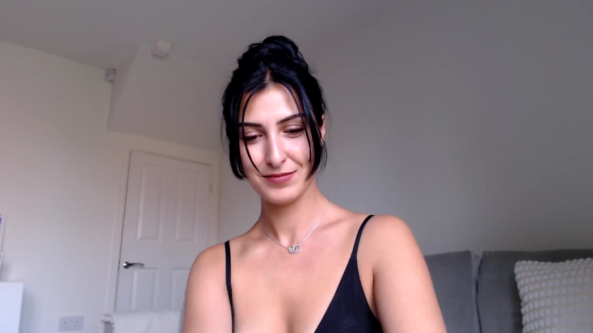 Gallery image thumbnail from Leyla2's myfreecams stream on, 10/04/2024, 11:40 image 1 of 20