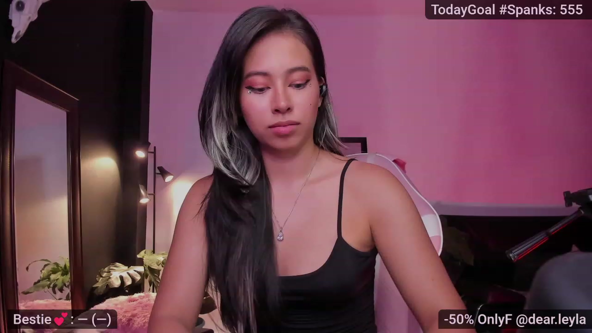 Gallery image thumbnail from LeylaGrey_'s myfreecams stream on, 04/21/2023, 02:54 image 10 of 20