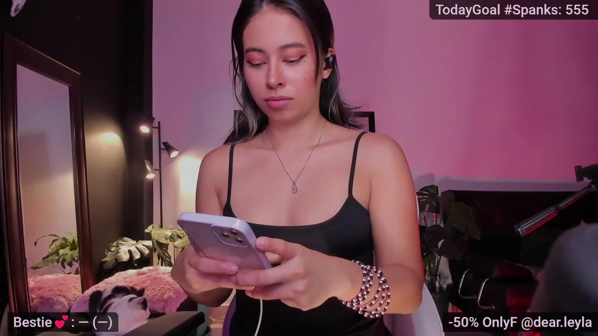 Gallery image thumbnail from LeylaGrey_'s myfreecams stream on, 04/21/2023, 02:54 image 13 of 20