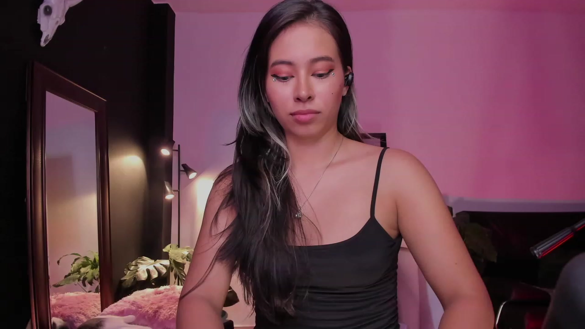 Gallery image thumbnail from LeylaGrey_'s myfreecams stream on, 04/21/2023, 02:54 image 6 of 20