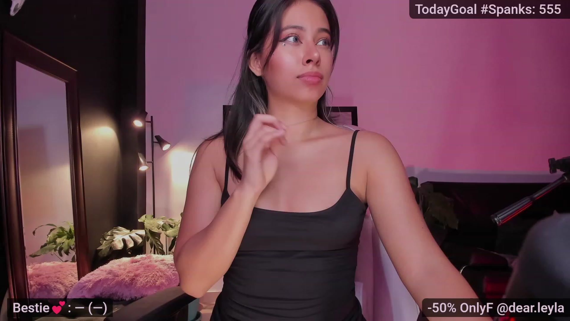 Gallery image thumbnail from LeylaGrey_'s myfreecams stream on, 04/21/2023, 02:54 image 15 of 20