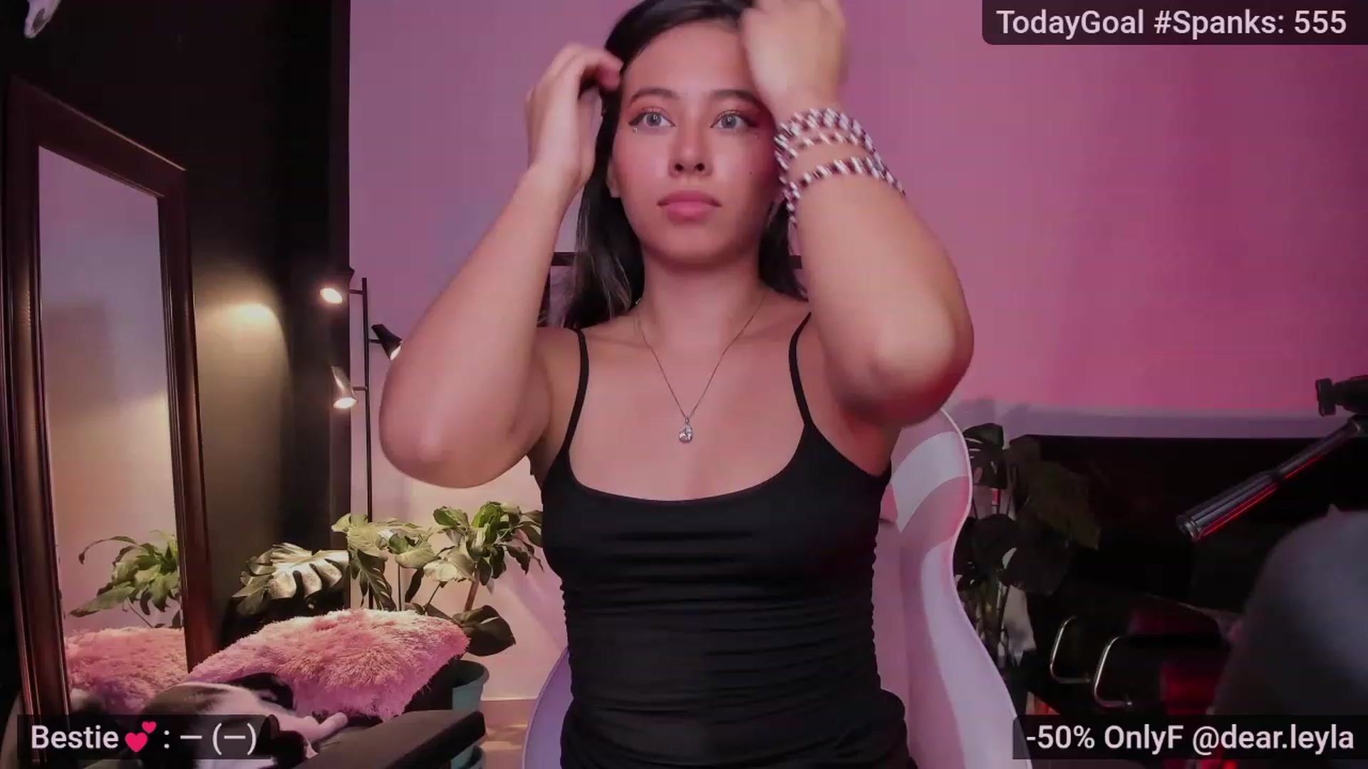 Gallery image thumbnail from LeylaGrey_'s myfreecams stream on, 04/21/2023, 02:54 image 11 of 20