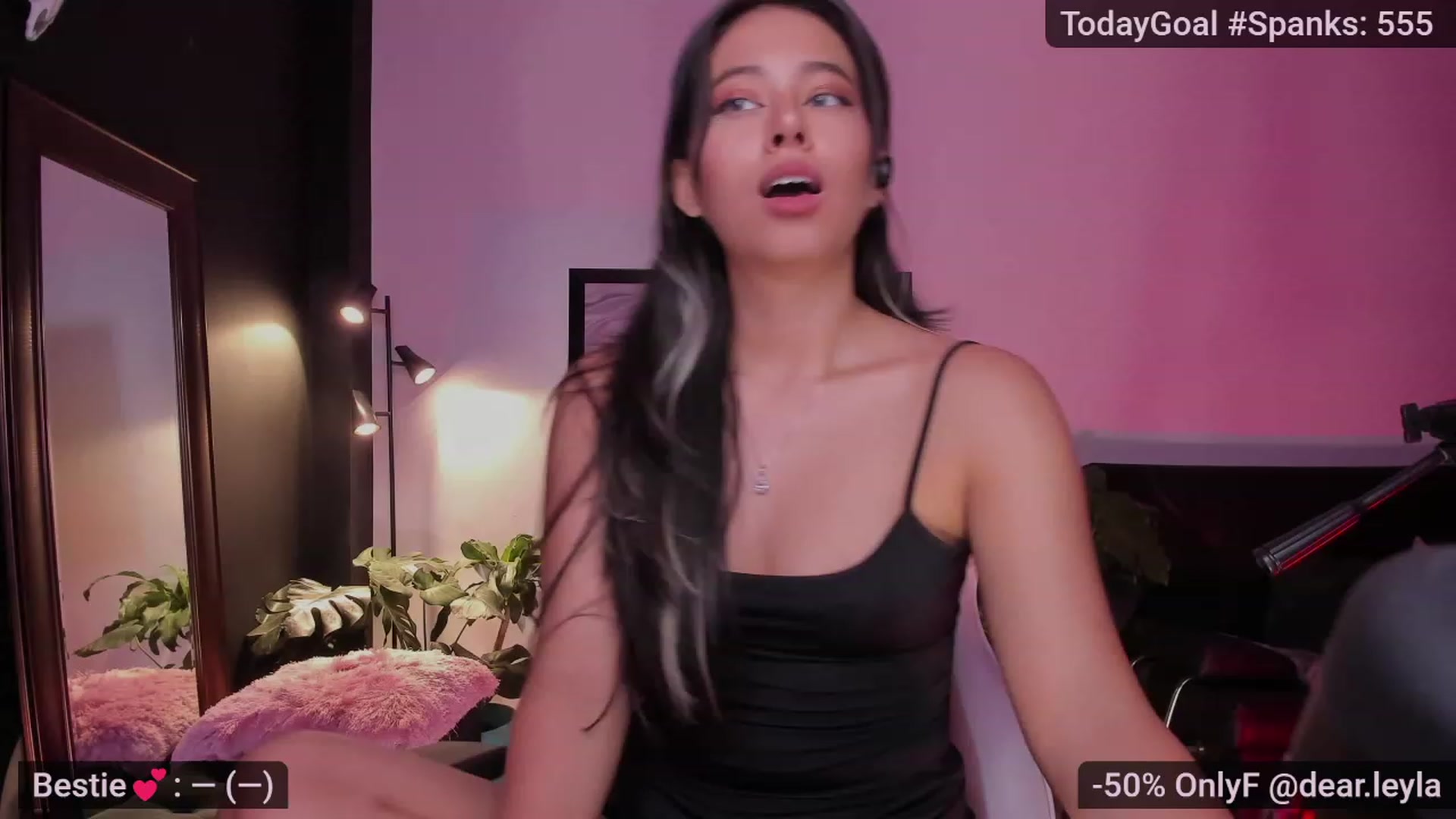 Gallery image thumbnail from LeylaGrey_'s myfreecams stream on, 04/21/2023, 02:54 image 16 of 20