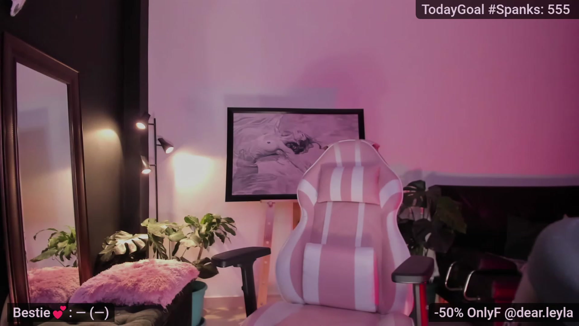 Gallery image thumbnail from LeylaGrey_'s myfreecams stream on, 04/21/2023, 02:54 image 17 of 20