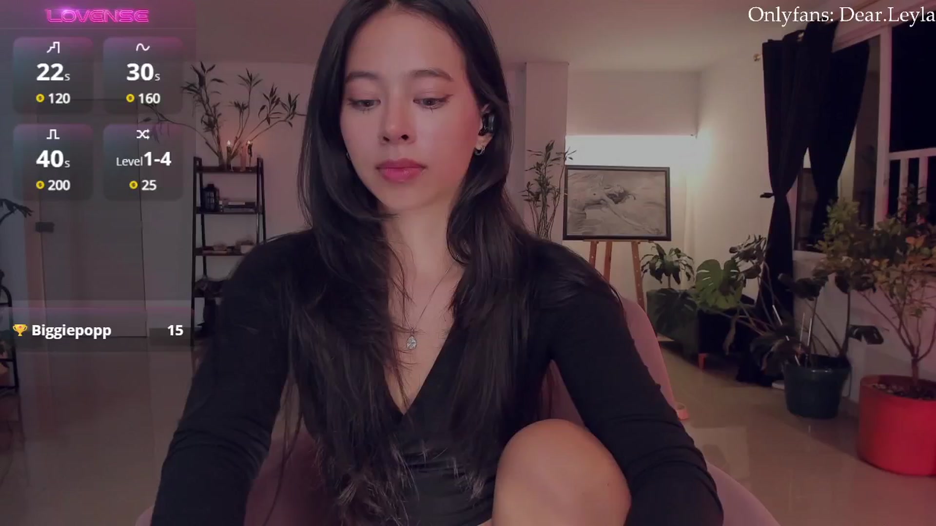 Gallery image thumbnail from LeylaGrey_'s myfreecams stream on, 09/13/2024, 02:21 image 17 of 20