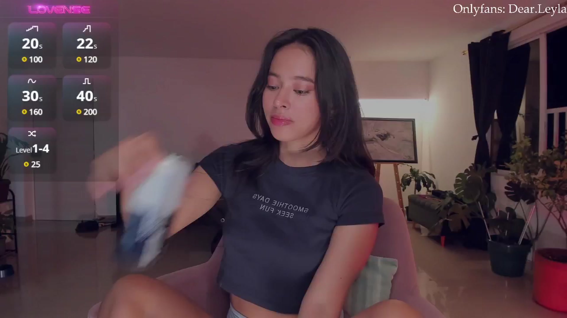 Gallery image thumbnail from LeylaGrey_'s myfreecams stream on, 09/21/2024, 03:39 image 5 of 20