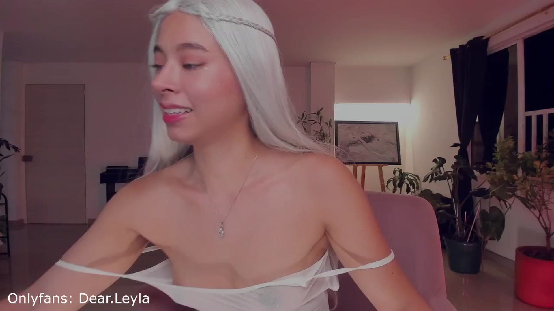 Gallery image thumbnail from LeylaGrey_'s myfreecams stream on, 10/03/2024, 03:35 image 3 of 20