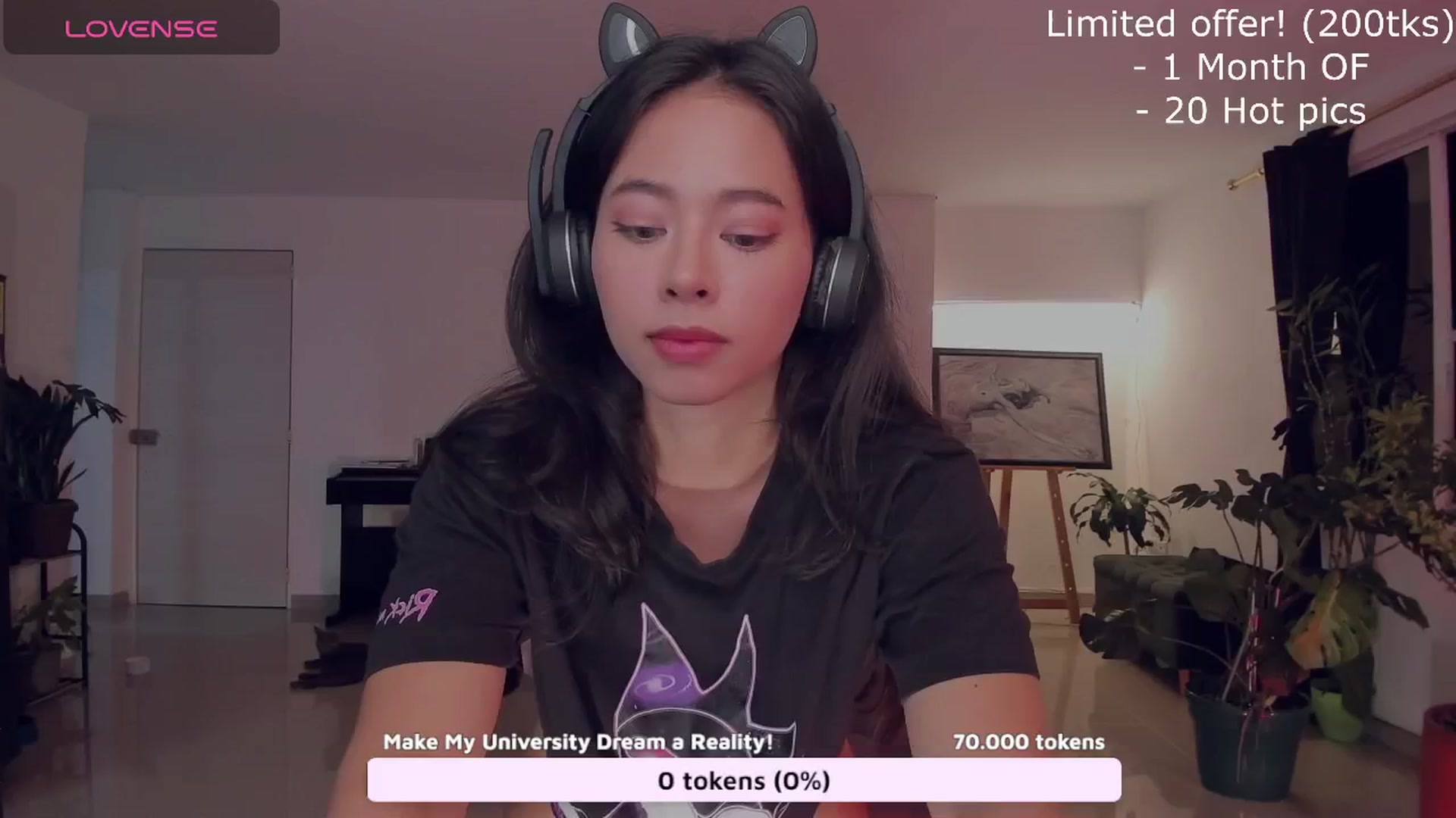 Gallery image thumbnail from LeylaGrey_'s myfreecams stream on, 10/22/2024, 02:41 image 7 of 20