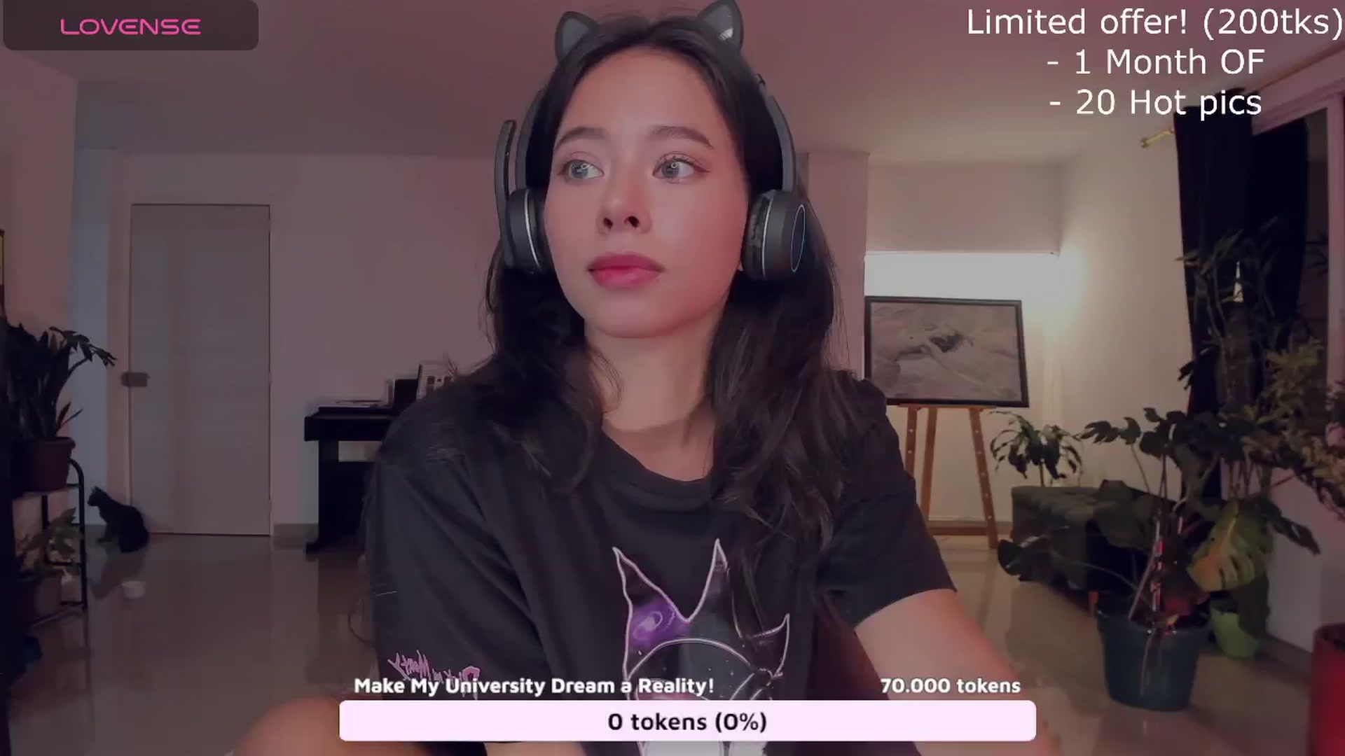 Gallery image thumbnail from LeylaGrey_'s myfreecams stream on, 10/22/2024, 02:41 image 5 of 20