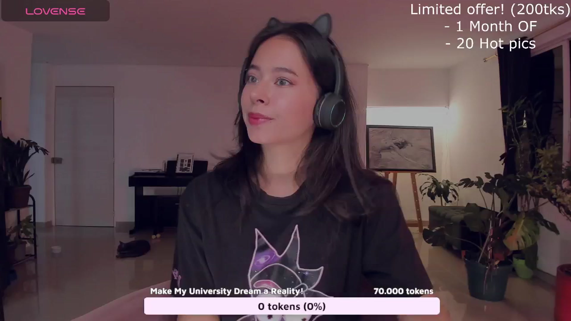 Gallery image thumbnail from LeylaGrey_'s myfreecams stream on, 10/22/2024, 02:41 image 6 of 20