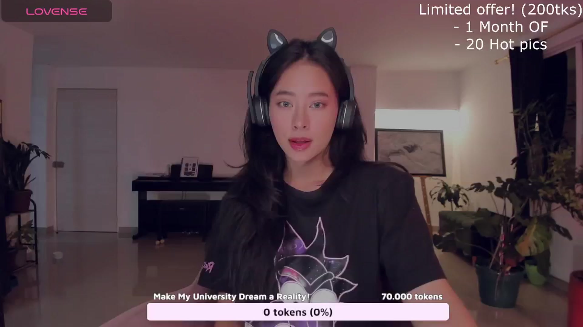 Gallery image thumbnail from LeylaGrey_'s myfreecams stream on, 10/22/2024, 02:41 image 3 of 20