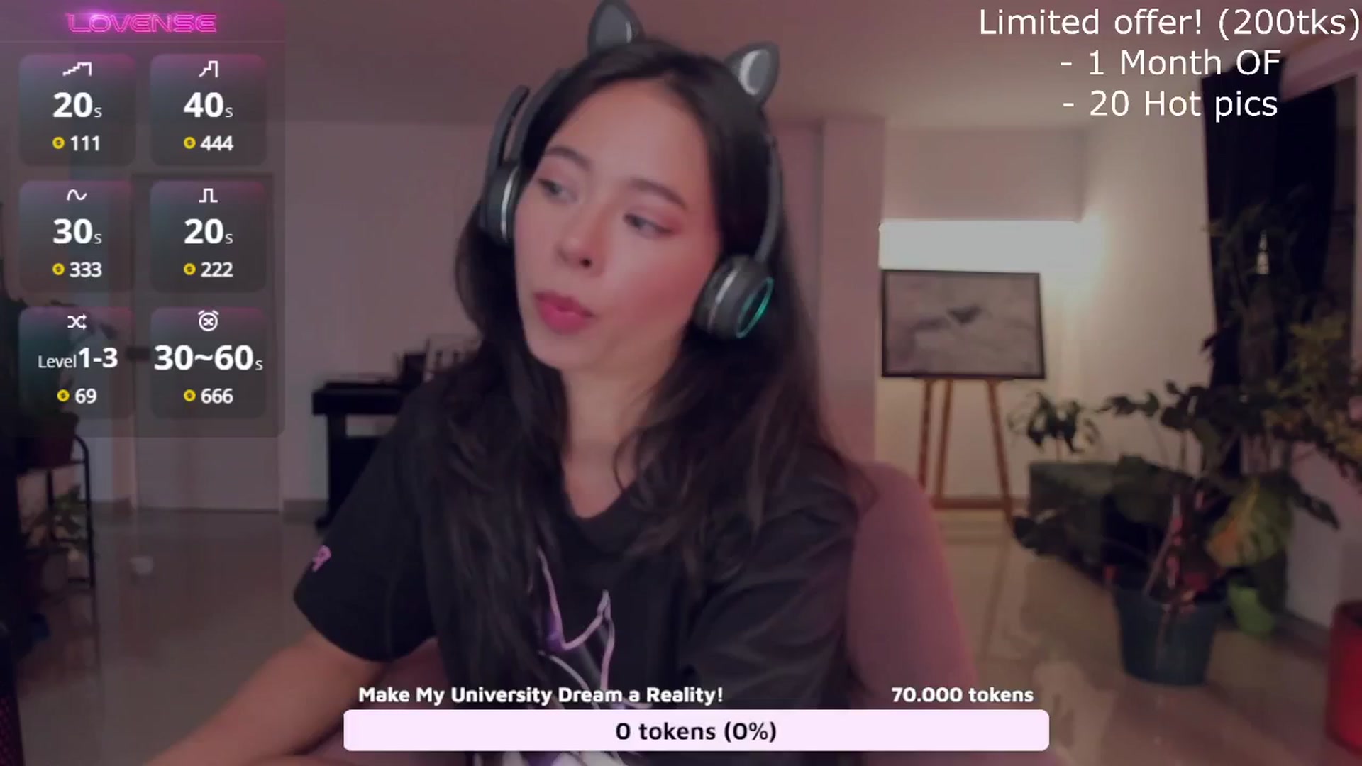 Gallery image thumbnail from LeylaGrey_'s myfreecams stream on, 10/22/2024, 02:41 image 12 of 20