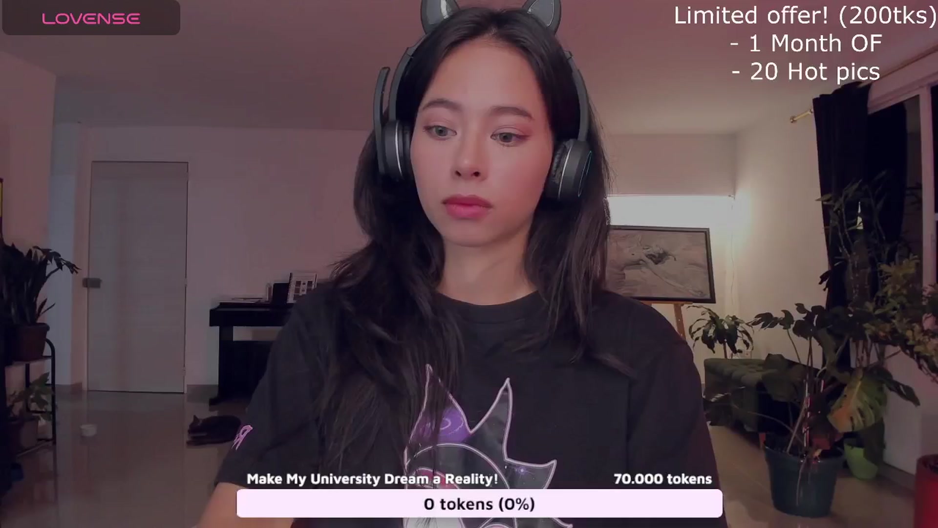 Gallery image thumbnail from LeylaGrey_'s myfreecams stream on, 10/22/2024, 02:41 image 8 of 20