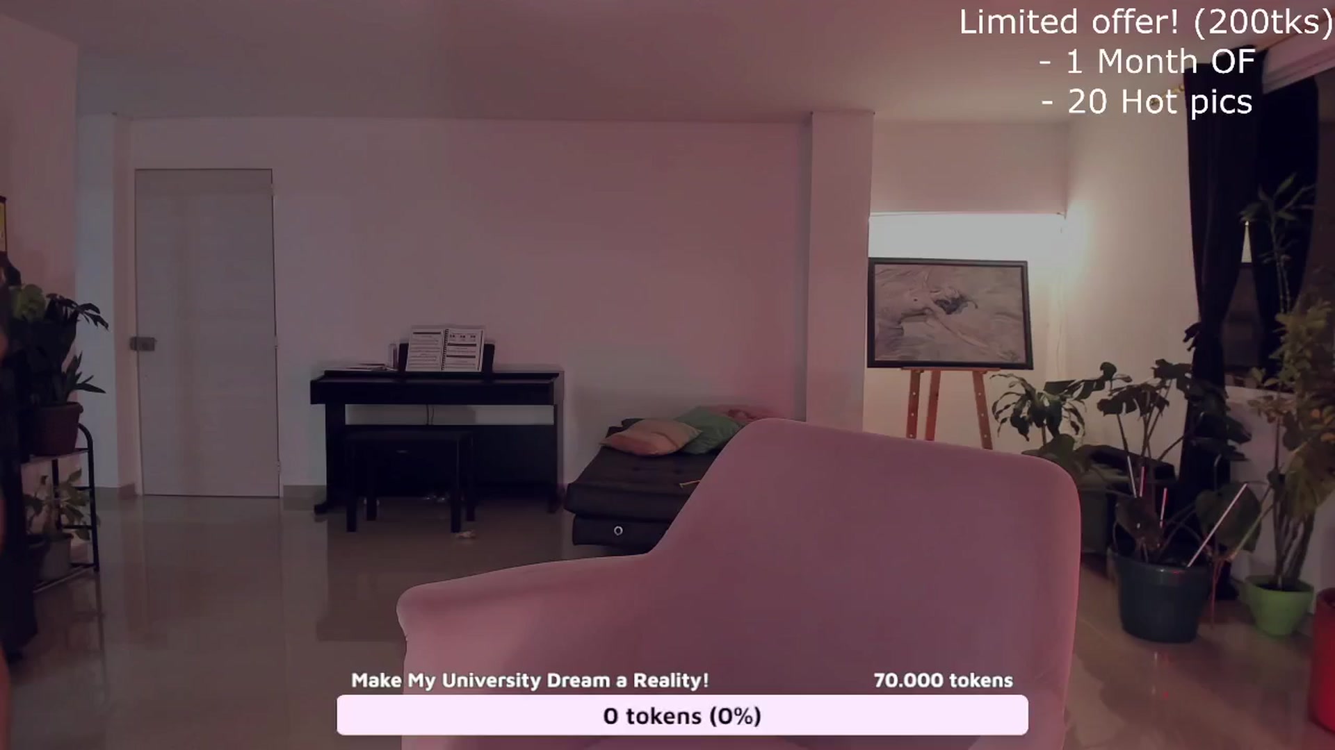 Gallery image thumbnail from LeylaGrey_'s myfreecams stream on, 10/24/2024, 03:39 image 8 of 20