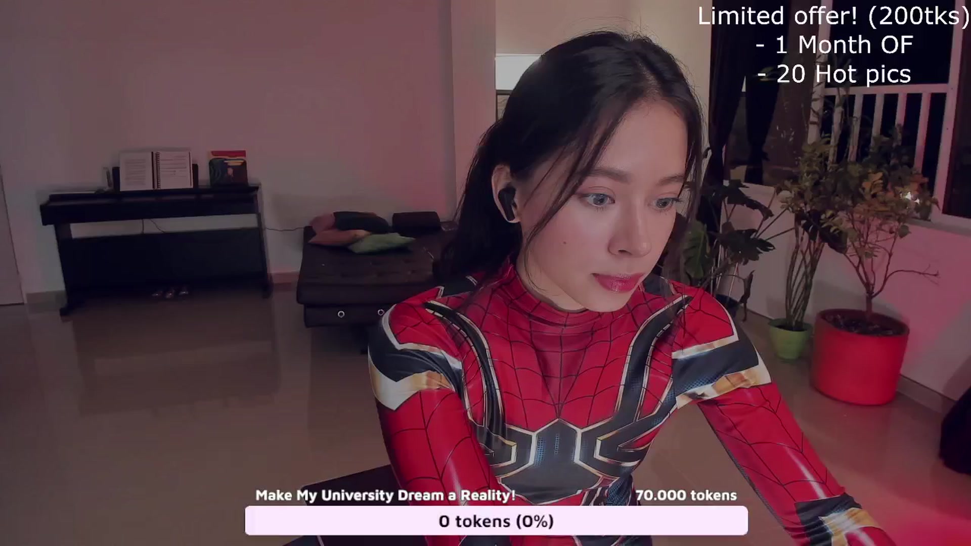 Gallery image thumbnail from LeylaGrey_'s myfreecams stream on, 10/29/2024, 04:00 image 10 of 20