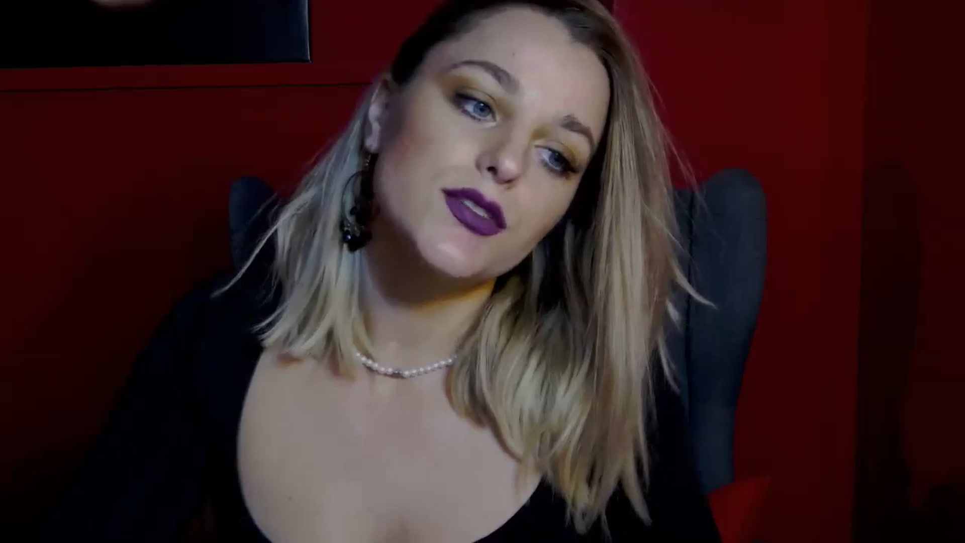 Gallery image thumbnail from Leyla_T's myfreecams stream on, 10/06/2023, 15:12 image 14 of 20