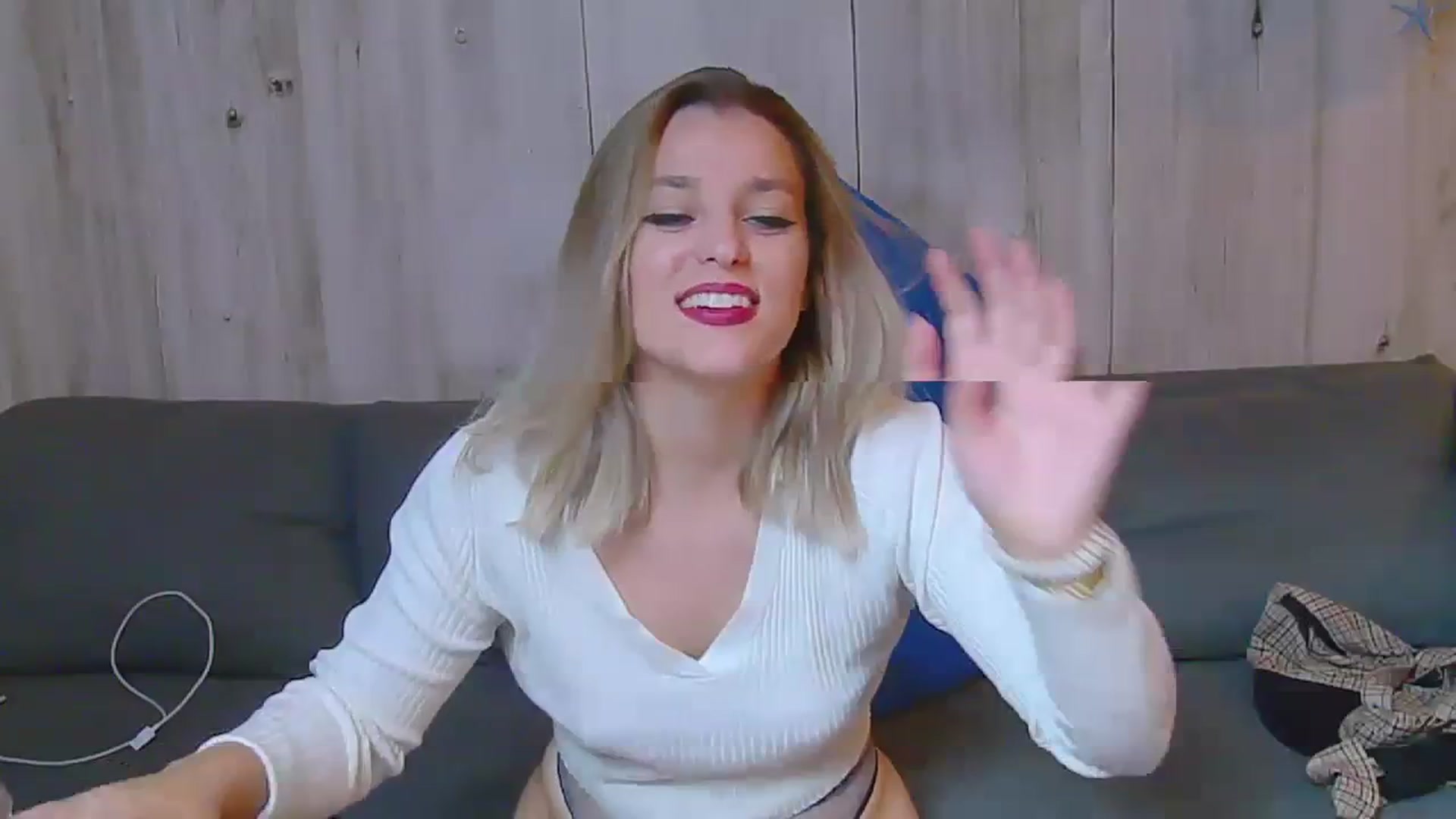 Gallery image thumbnail from Leyla_T's myfreecams stream on, 10/17/2023, 21:05 image 10 of 20