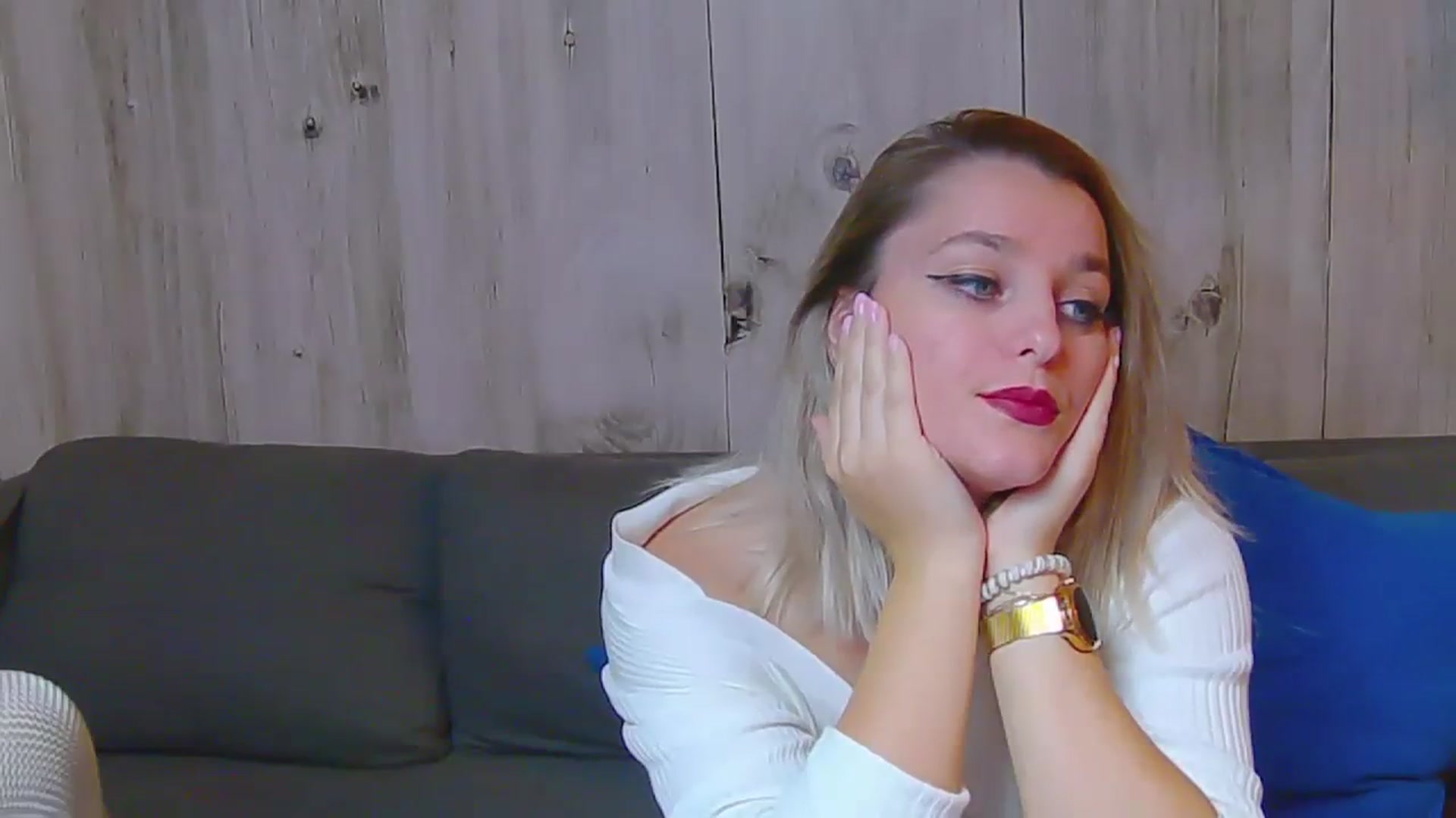 Gallery image thumbnail from Leyla_T's myfreecams stream on, 10/17/2023, 21:05 image 17 of 20