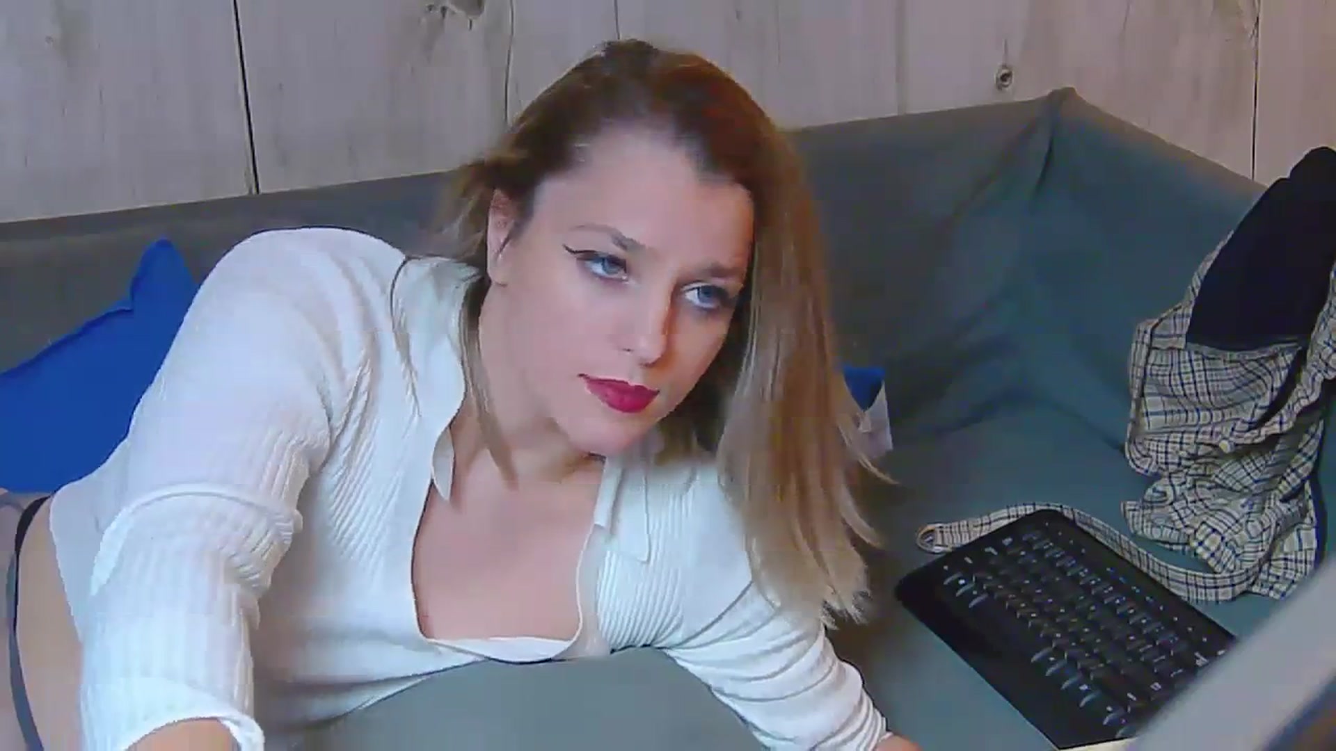 Gallery image thumbnail from Leyla_T's myfreecams stream on, 10/17/2023, 21:05 image 15 of 20
