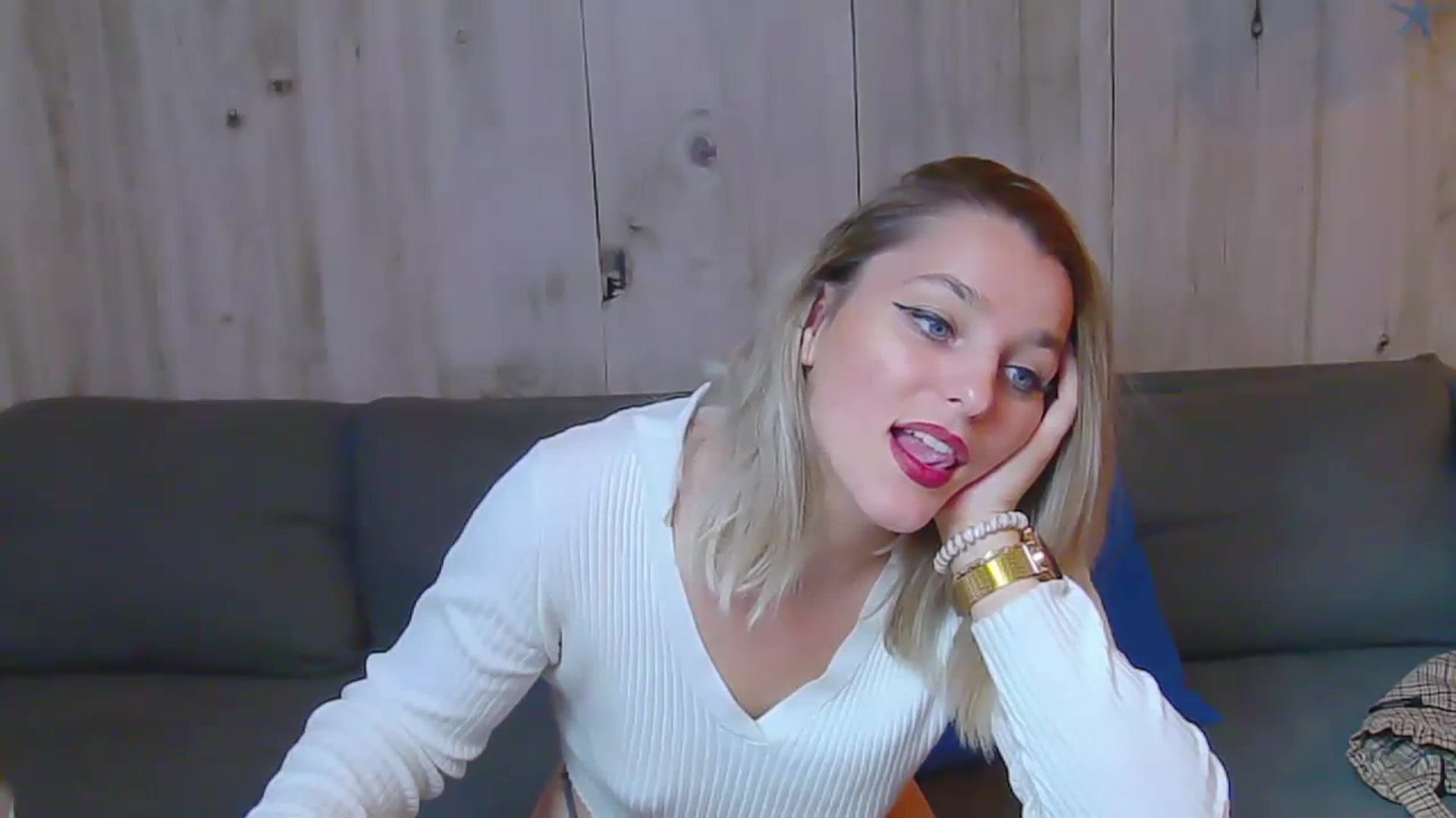 Gallery image thumbnail from Leyla_T's myfreecams stream on, 10/17/2023, 21:05 image 3 of 20