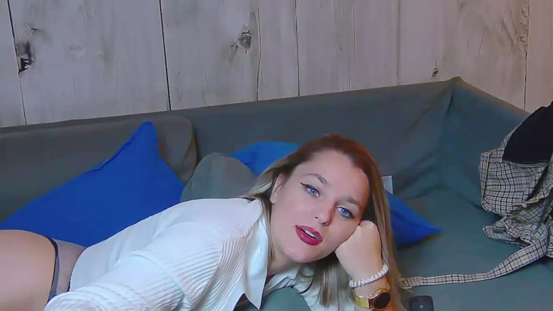 Gallery image thumbnail from Leyla_T's myfreecams stream on, 10/17/2023, 21:05 image 12 of 20