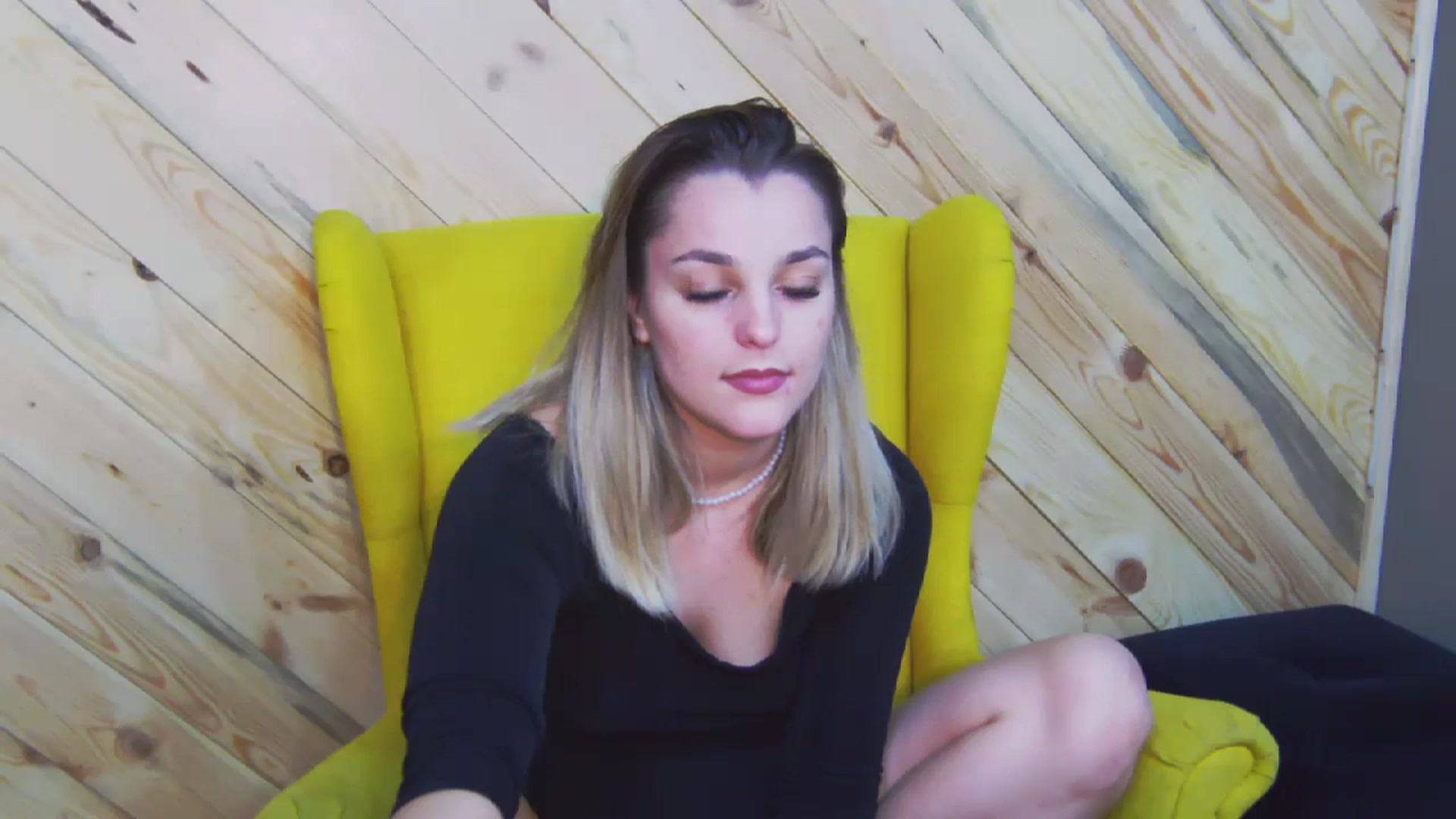 Gallery image thumbnail from Leyla_T's myfreecams stream on, 01/17/2024, 02:59 image 10 of 20