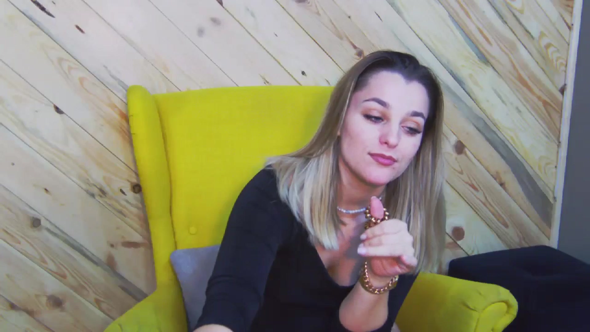 Gallery image thumbnail from Leyla_T's myfreecams stream on, 01/17/2024, 02:59 image 12 of 20