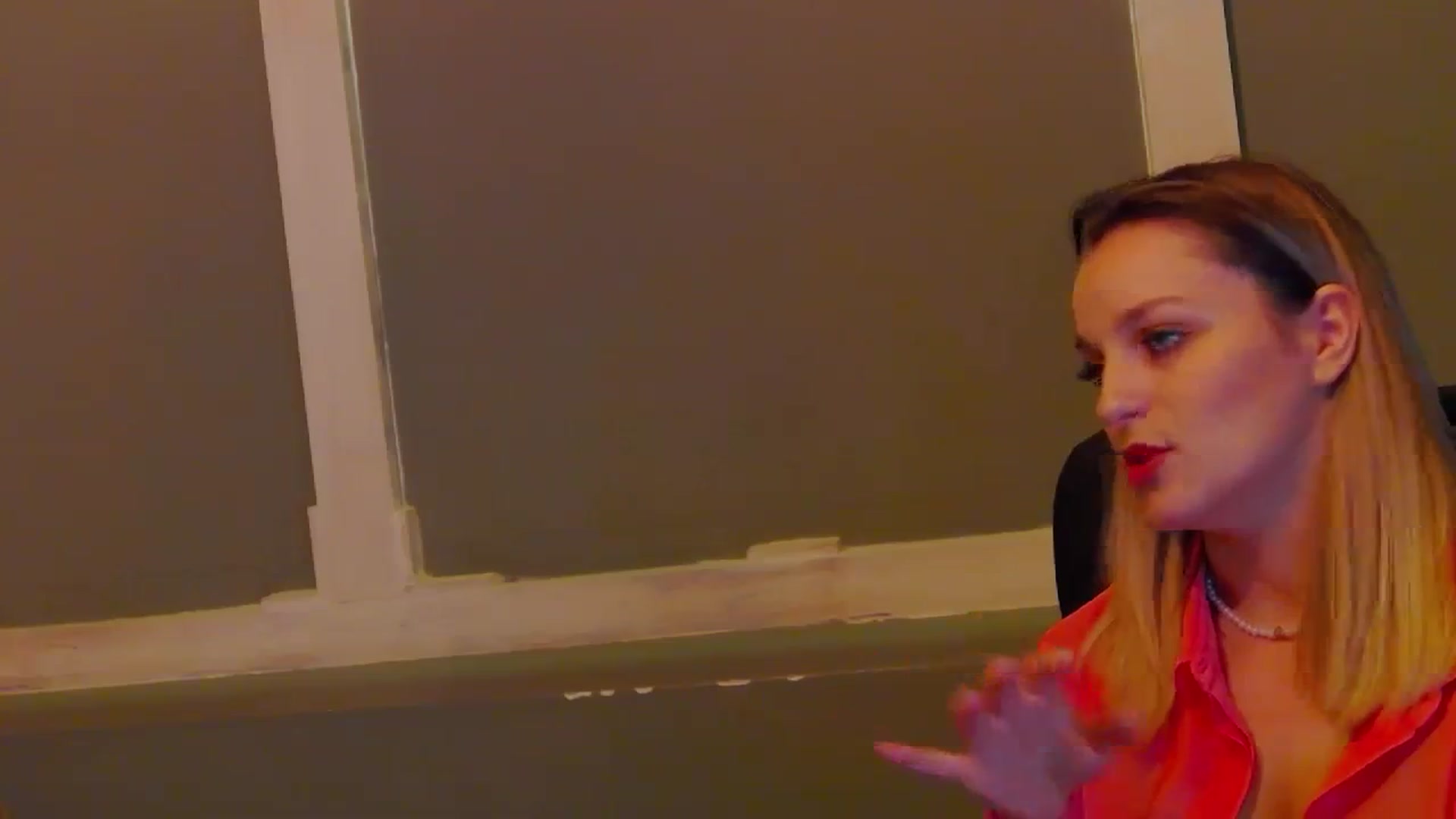 Gallery image thumbnail from Leyla_T's myfreecams stream on, 02/07/2024, 17:12 image 15 of 20