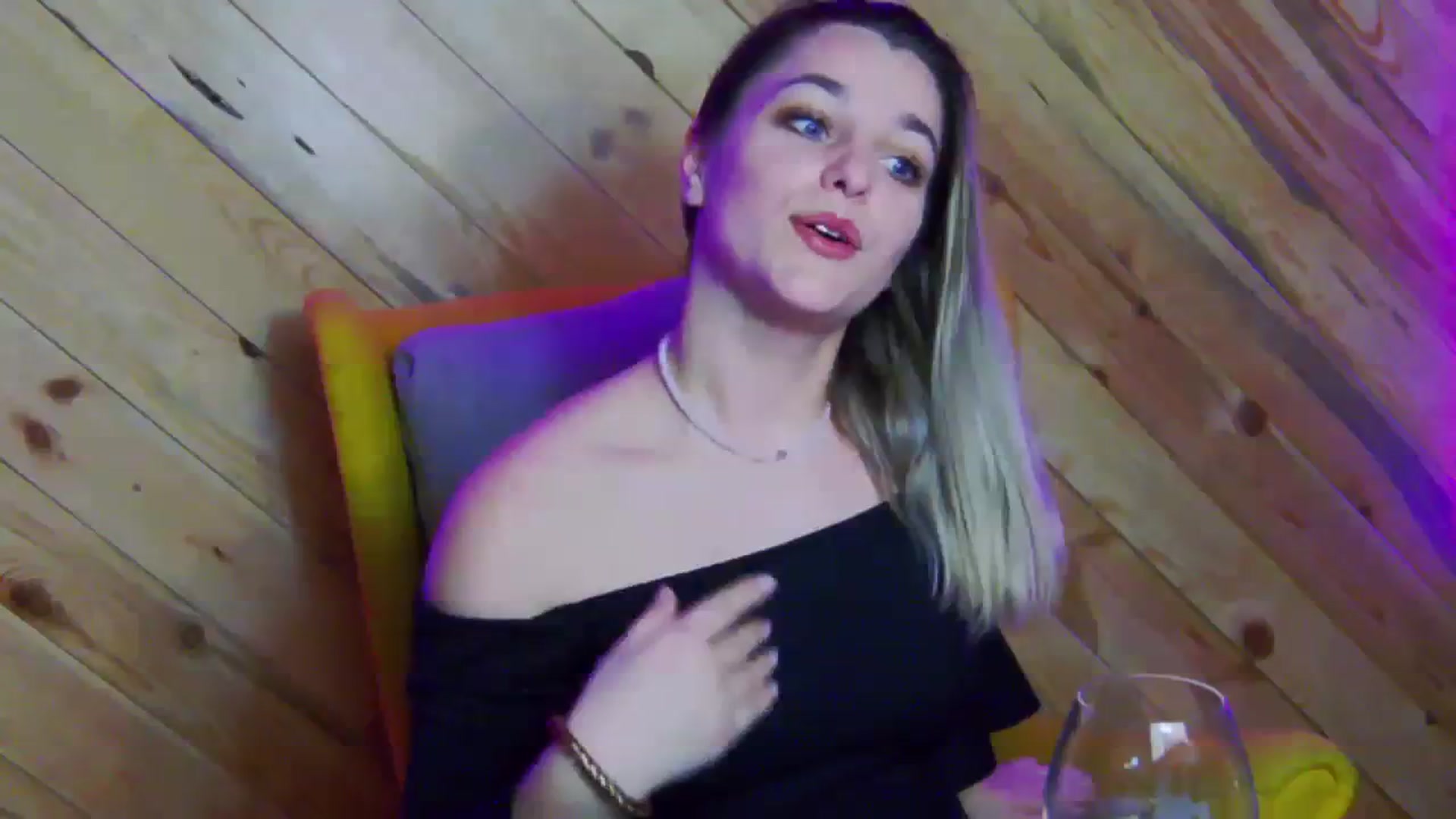 Gallery image thumbnail from Leyla_T's myfreecams stream on, 02/09/2024, 01:32 image 12 of 20