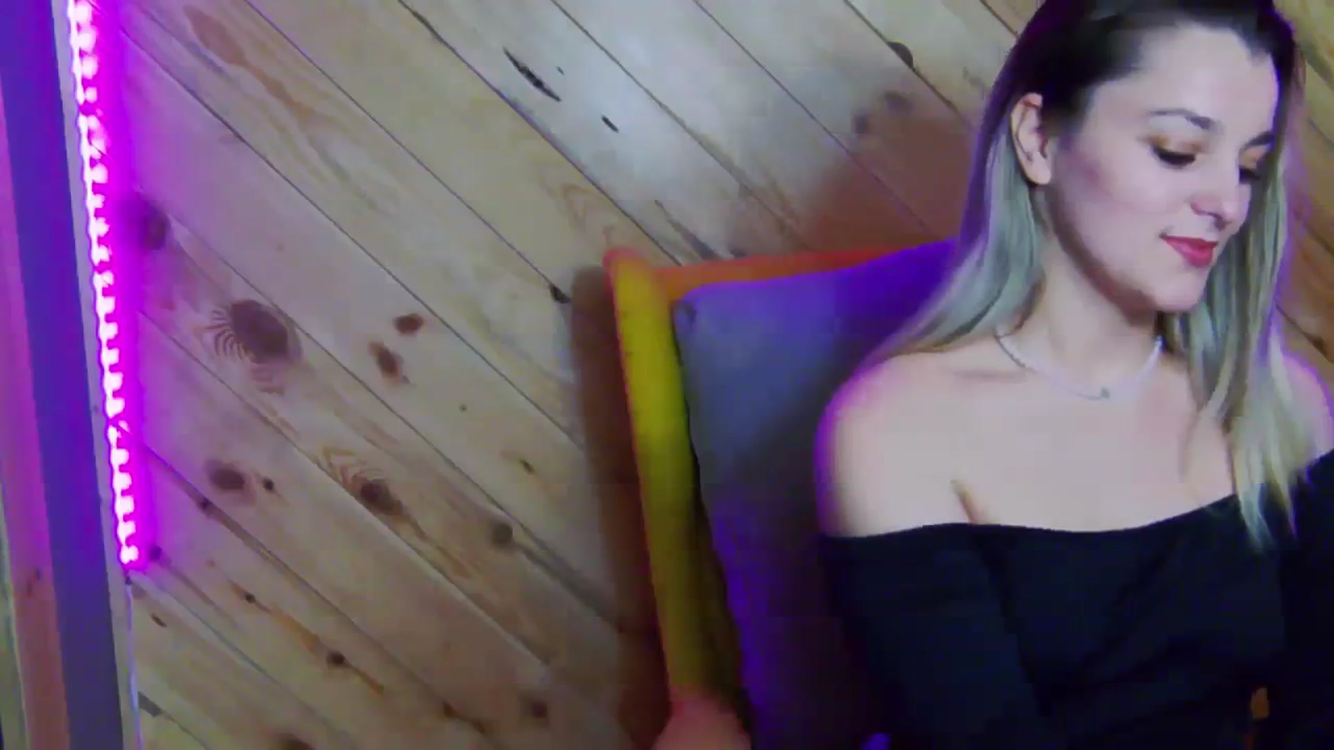 Gallery image thumbnail from Leyla_T's myfreecams stream on, 02/09/2024, 01:32 image 7 of 20