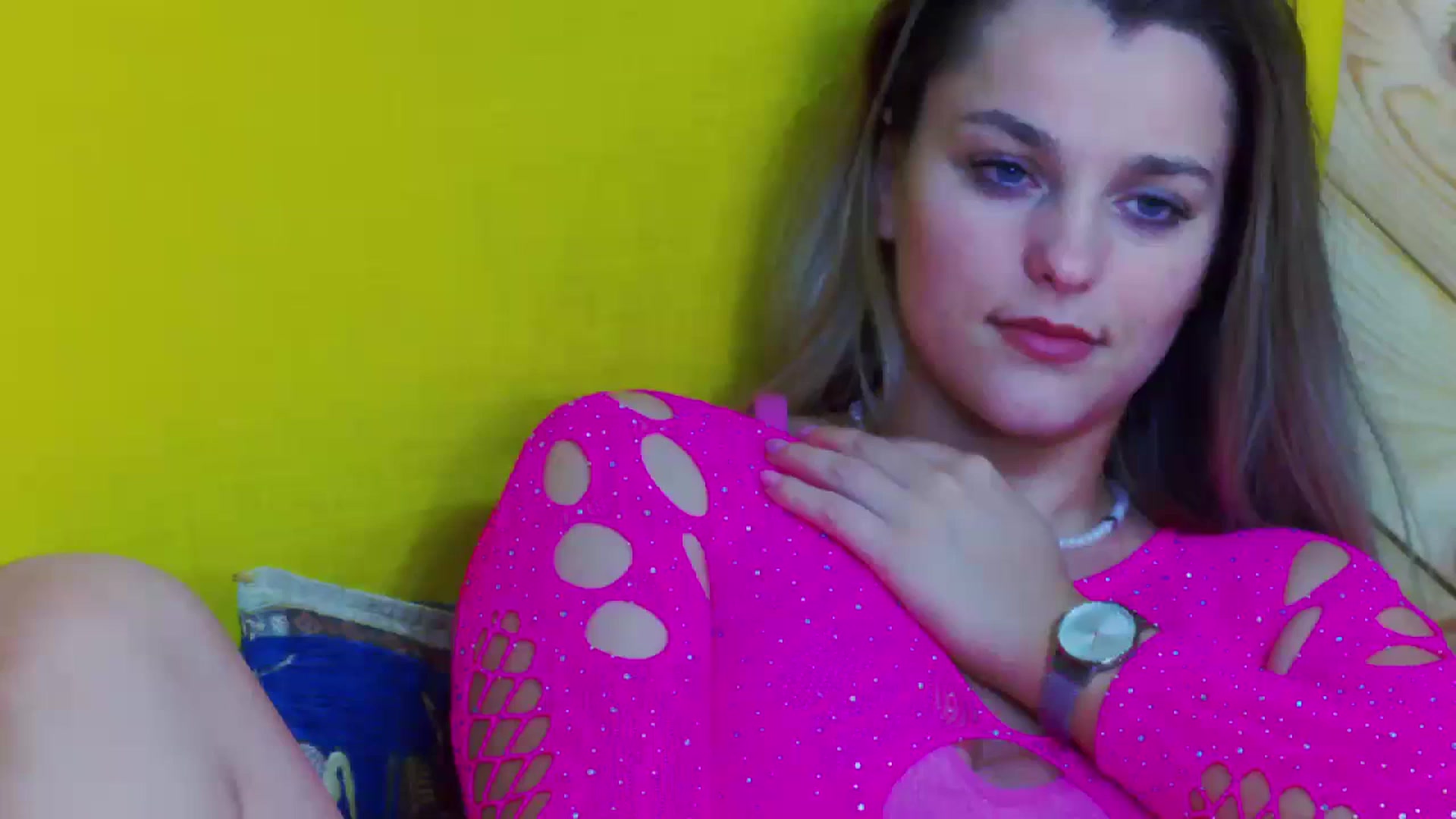 Gallery image thumbnail from Leyla_T's myfreecams stream on, 02/14/2024, 24:39 image 17 of 20
