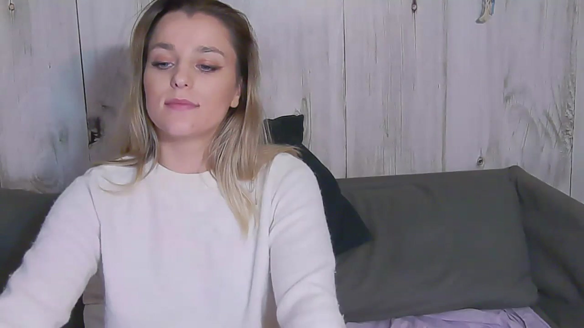 Gallery image thumbnail from Leyla_T's myfreecams stream on, 02/20/2024, 02:56 image 18 of 20