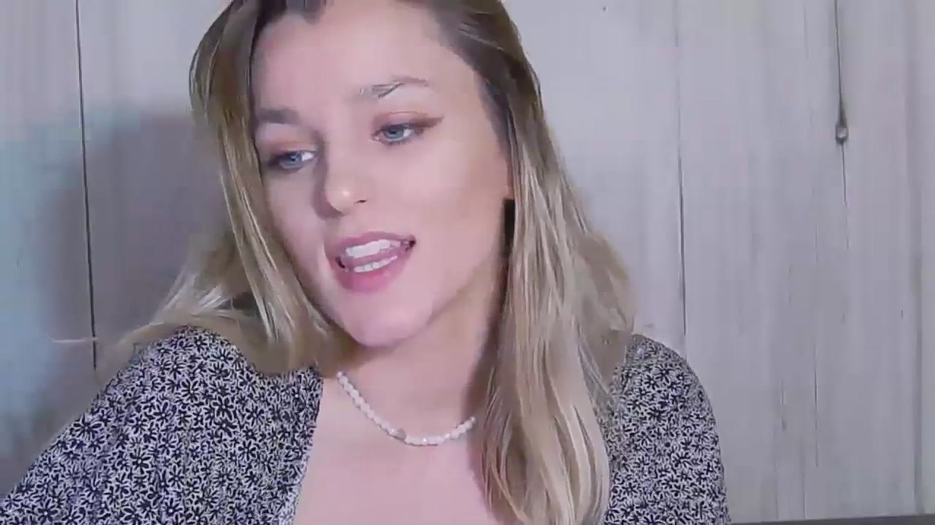 Gallery image thumbnail from Leyla_T's myfreecams stream on, 02/20/2024, 02:56 image 9 of 20